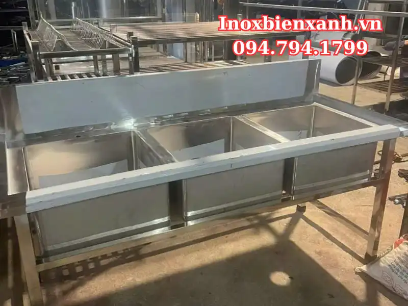 CHẬU RỬA CÔNG NGHIỆP 1 HỐ chậu rửa công nghiệp 3 hố inox thực tế