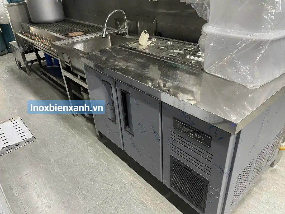 Tủ mát công nghiệp bàn salad sản xuất việt nam